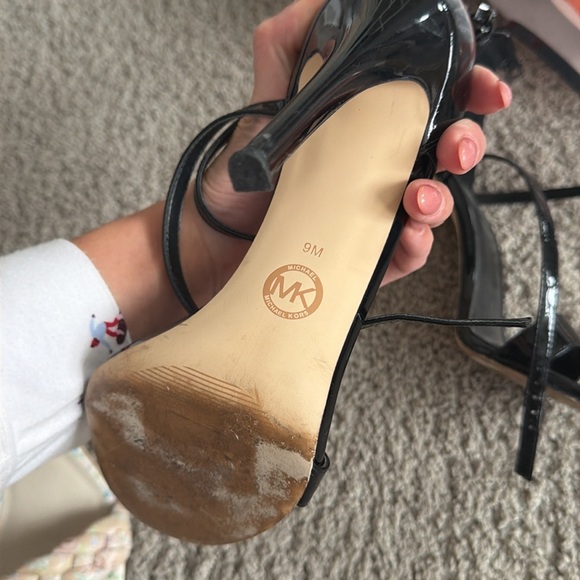 Heels!! - Picture 2 of 4